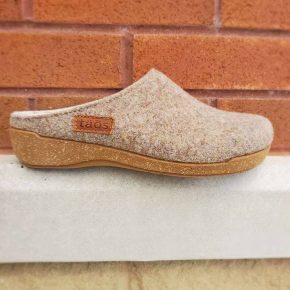 Taos Footwear Shoes New Taos Womens Woolery Slipper In Warm Sand